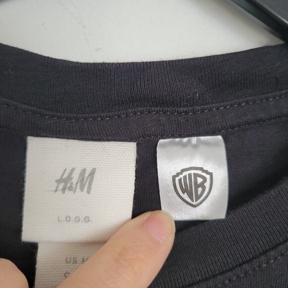 H&M Classic WB Friends Graphic Spell Out Black Short Sleeve Tee Shirt Sz Medium - Picture 7 of 10